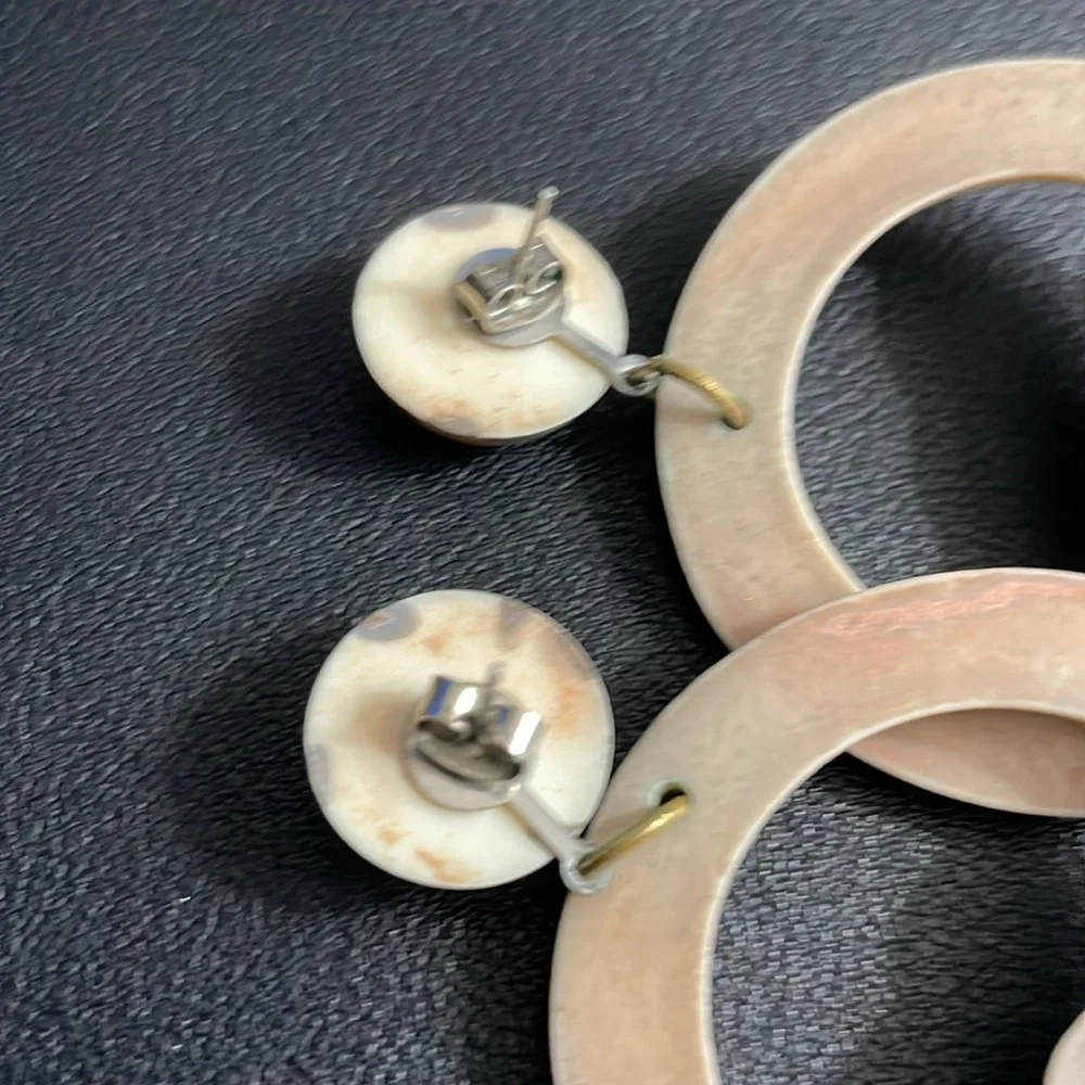 Vintage‎ Pair African Elephant Grey Post Earrings Lighweight - Picture 6 of 6